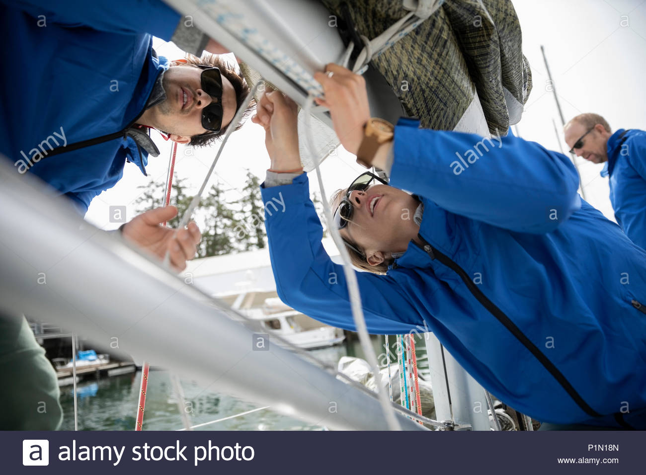Prepararsi per la vela immagini e fotografie stock ad alta risoluzione