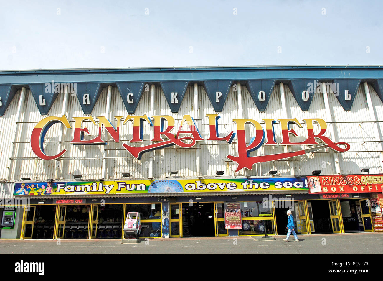 Blackpool, Regno Unito. 13 giugno 2018. I tre pilastri (pic Central Pier) sono state poste sul World Monuments Watch nel 2018 a causa di una minaccia da parte di innalzamento del livello del mare come conseguenza del cambiamento climatico. Sette altri siti di tutto il mondo trarranno vantaggio anche da fondi resi disponibili. Kev Alamy Walsh Live News Foto Stock