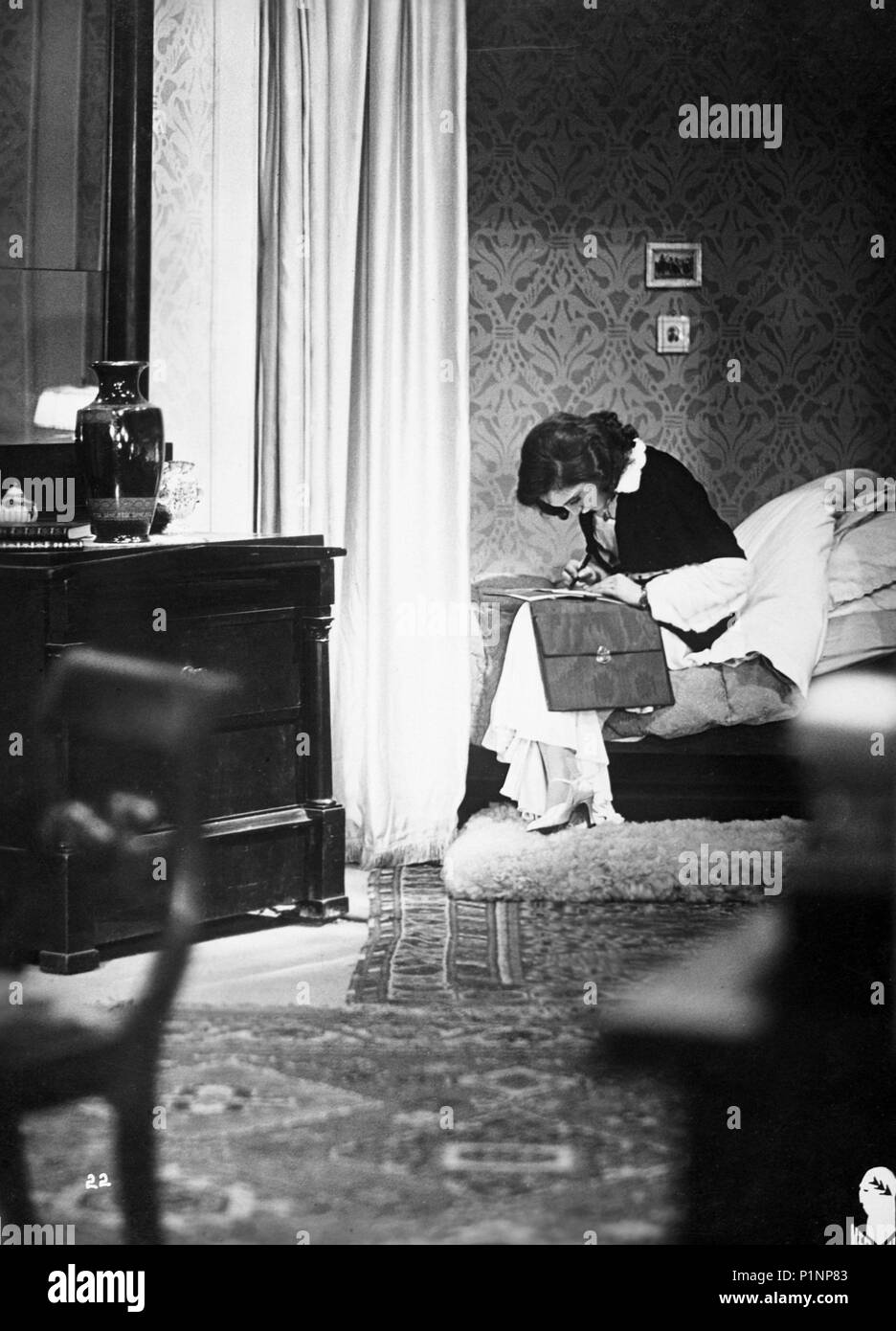 Pellicola originale titolo: ARIANNA, jeune fille russe. Titolo inglese: ARIANNA, russo cameriera. Regista: PAUL CZINNER. Anno: 1932. Stelle: GABY MORLAY. Foto Stock