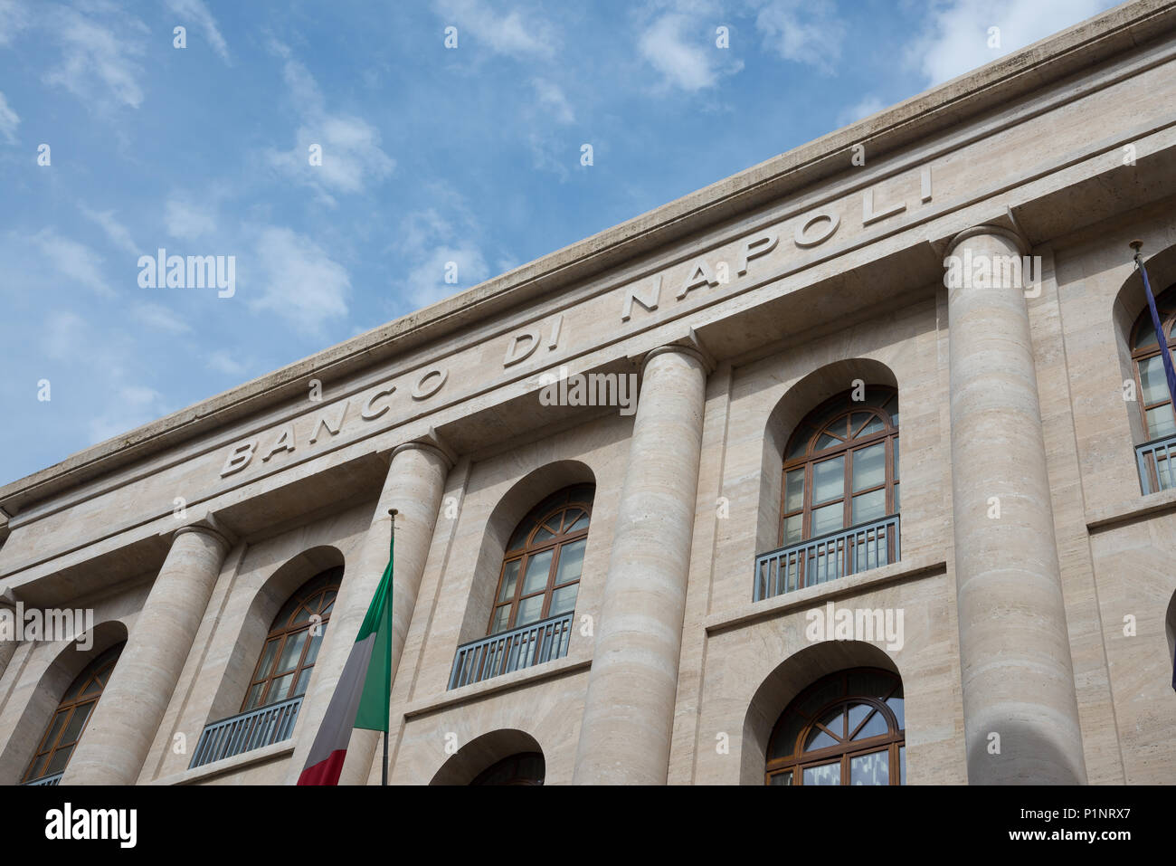 Napoli, Italia - 4 Giugno 2018: facciata della sede centrale della Banca  centrale di Napoli, fondata su 1861 Foto stock - Alamy