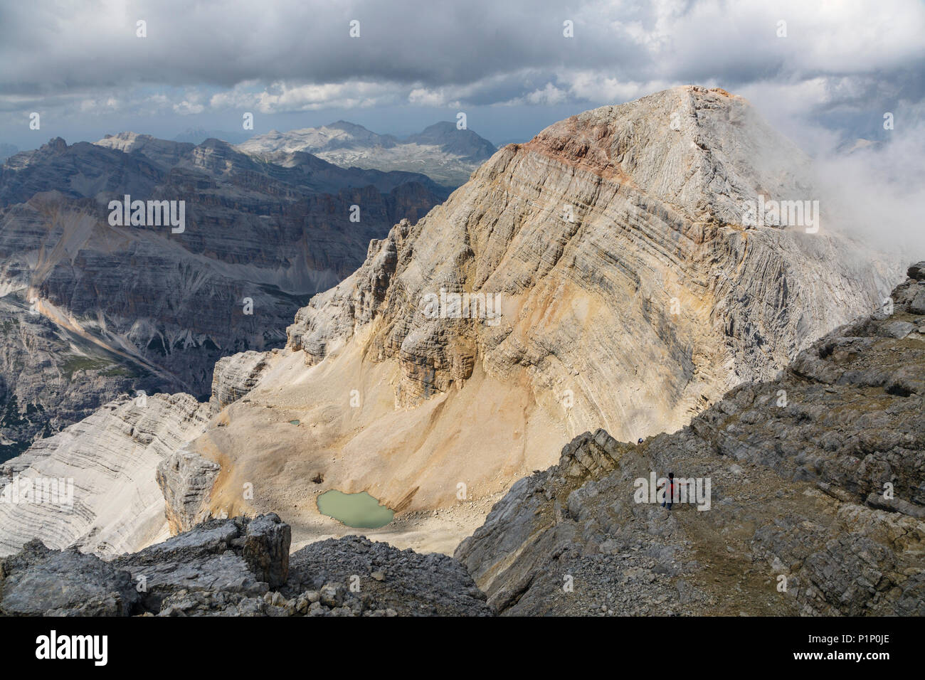 L'Abisso di Tofana dalla vetta del Monte Tofana, Cortina d'Ampezzo, Italia Foto Stock