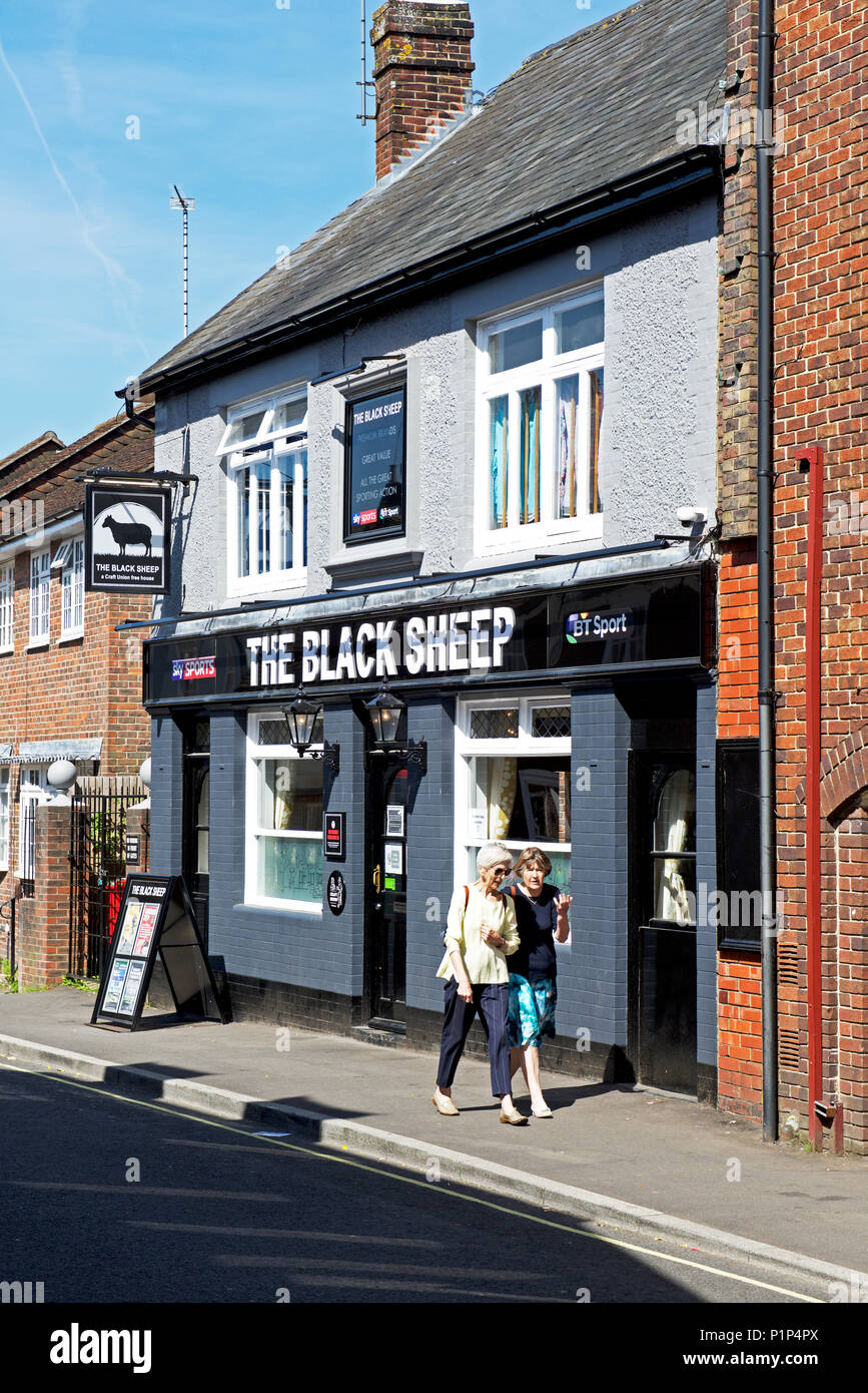 La Pecora Nera pub, Sheep Street, Petersfield, Hampshire, Inghilterra, Regno Unito Foto Stock