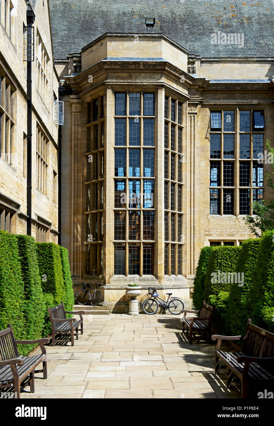 Finestra della grande hall, a Uppingham School, a Uppingham, Rutland, England Regno Unito Foto Stock