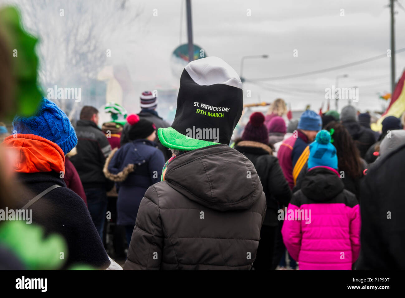 Irlandesi celebrano, San Patrizio parata del giorno celebrazioni, Dublino Irlanda Europa Foto Stock