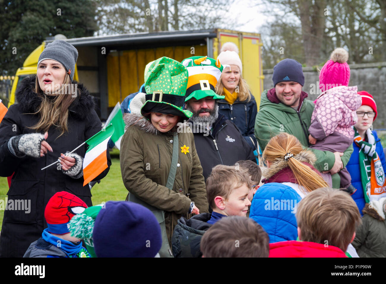 Irlandesi celebrano, San Patrizio parata del giorno celebrazioni, Dublino Irlanda Europa Foto Stock