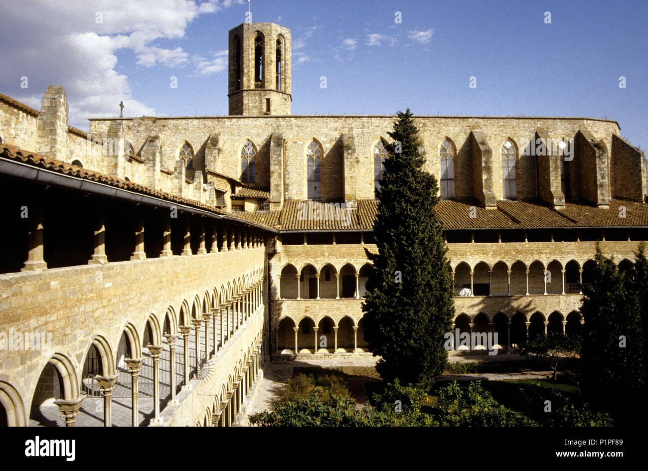 Monasterio de / monastero di Pedralbes; chiostro gotico e la chiesa. Foto Stock