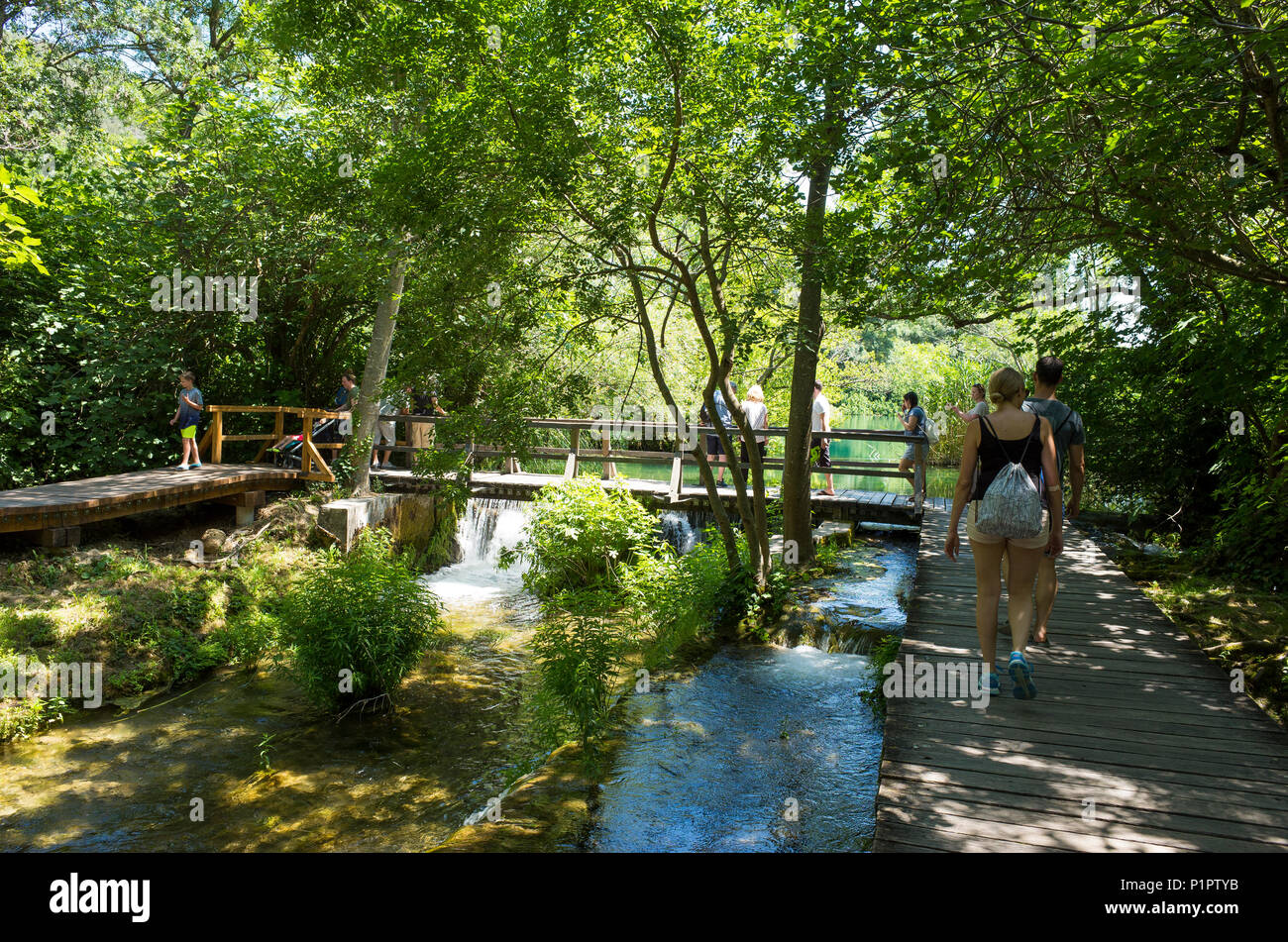 Parco Nazionale di Krka Croazia Europa. Il 2 giugno 2018, bella e soleggiata giornata estiva.bella foto all'aperto della natura e del paesaggio. Laghi, fiumi e cascate. Foto Stock