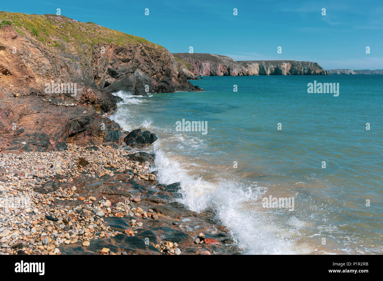 Crozon, Morgat sulla costa della Bretagna percorso nel nord della Francia a metà maggio sunshine Foto Stock