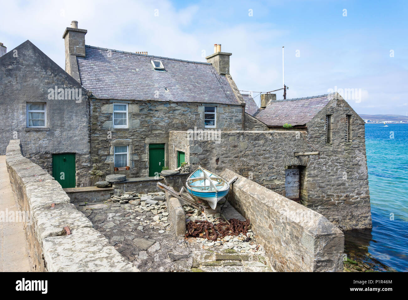 Cottage in pietra nel porto (Jimmy Perez casa in TV serie Shetland), Lerwick, Shetland, isole del Nord, Scozia, Regno Unito Foto Stock