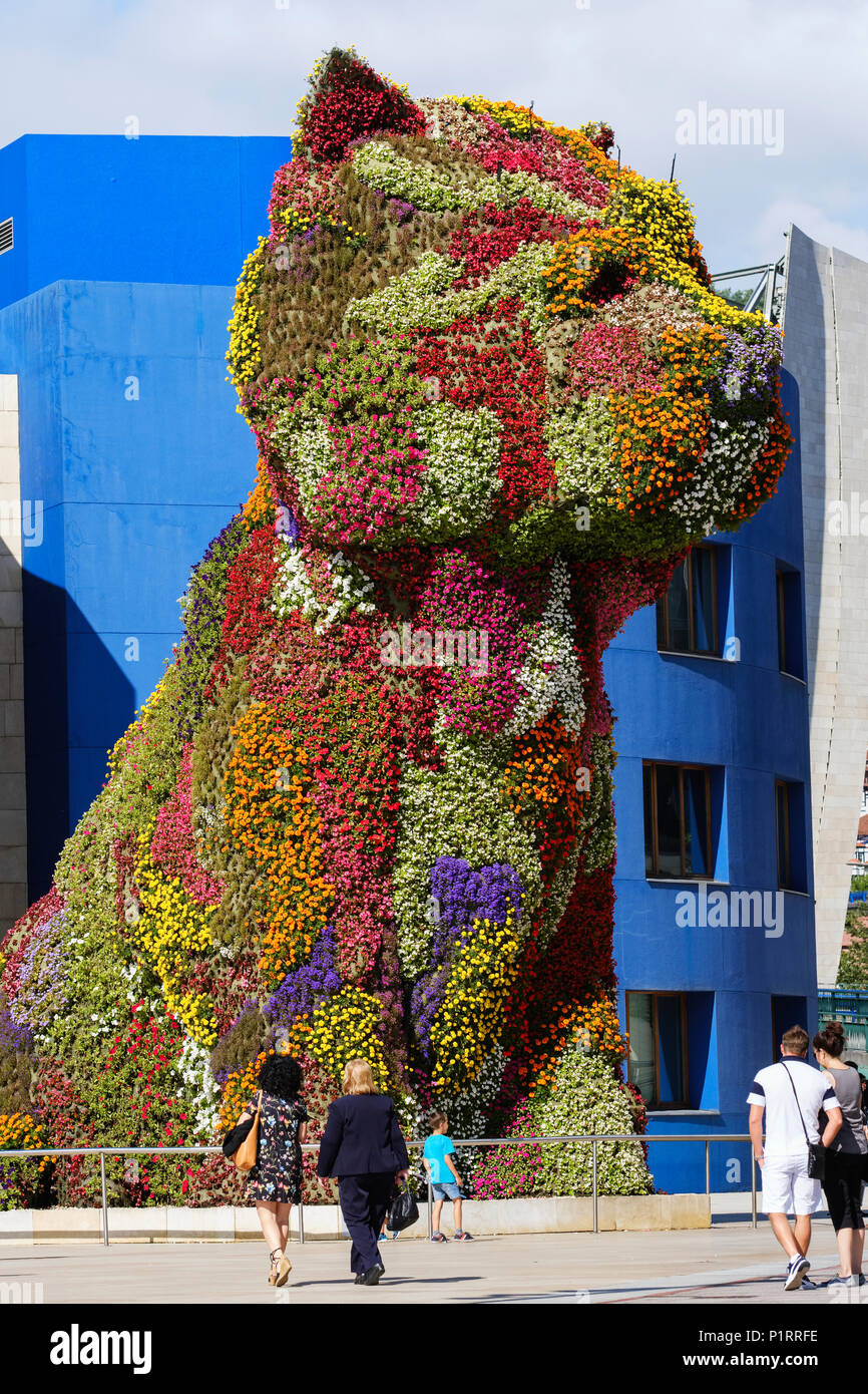 Il cucciolo, una scultura floreale di Jeff Koons, Museo Guggenheim, Bilbao Vizcaya, Pais Vasco, Spagna Foto Stock
