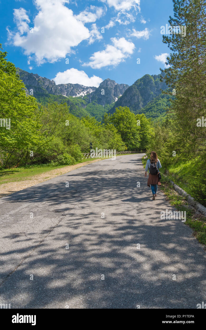 Parco nazionale d'Abruzzo, Lazio e Molise (Italia) - La Primavera in montagna italiana riserva naturale, con paesaggi, animali selvatici e la Camosciara Foto Stock