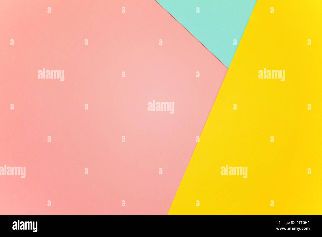 Blu, giallo e rosa color pastello carta piana geometrica sfondo dei laici Foto Stock