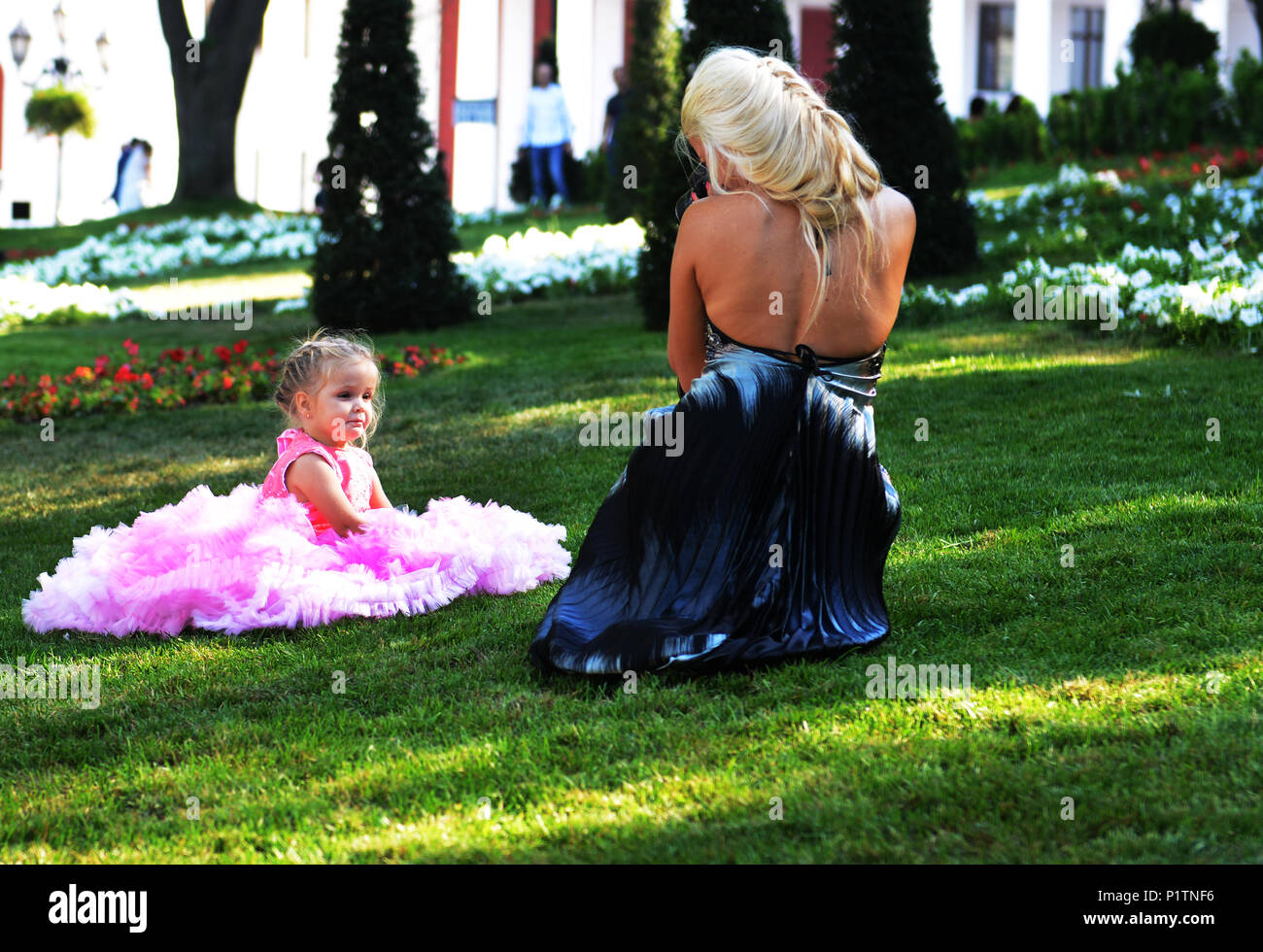 Una madre ucraino con sua figlia. Foto Stock