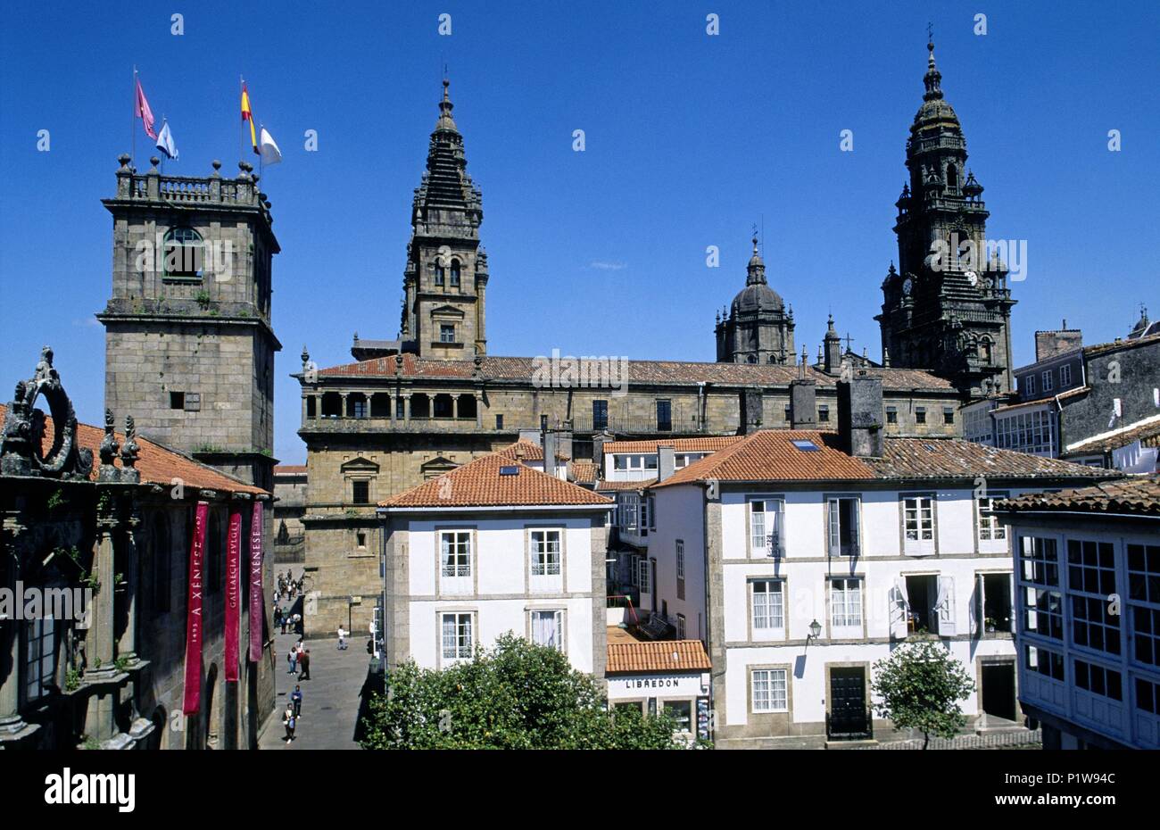 Santiago de Compostela, vista da Fonseca palazzo e piazza Duomo + in background. Foto Stock