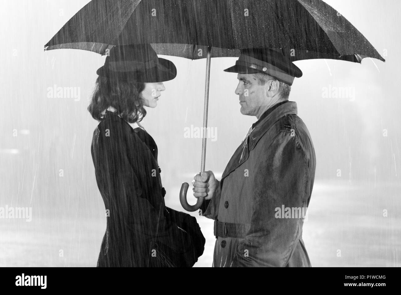 Pellicola originale titolo: il buon tedesco. Titolo inglese: il buon tedesco. Regista: STEVEN SODERBERGH. Anno: 2006. Stelle: George Clooney; CATE BLANCHETT. Credito: WARNER BROS. Immagini / GORDON, MELINDA Luisa Rossi / Album Foto Stock