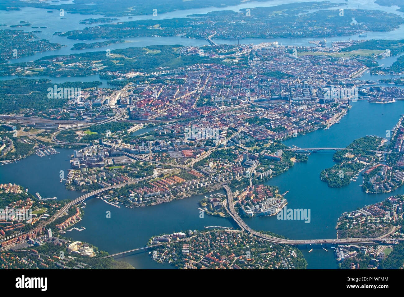 Stoccolma, Svezia - 1 giugno 2018: Antenna shot su Stoccolma, Sodermalm, Old Town Island Essingeleden Djurgarden e, durante l'inflight di Arlanda airpo Foto Stock