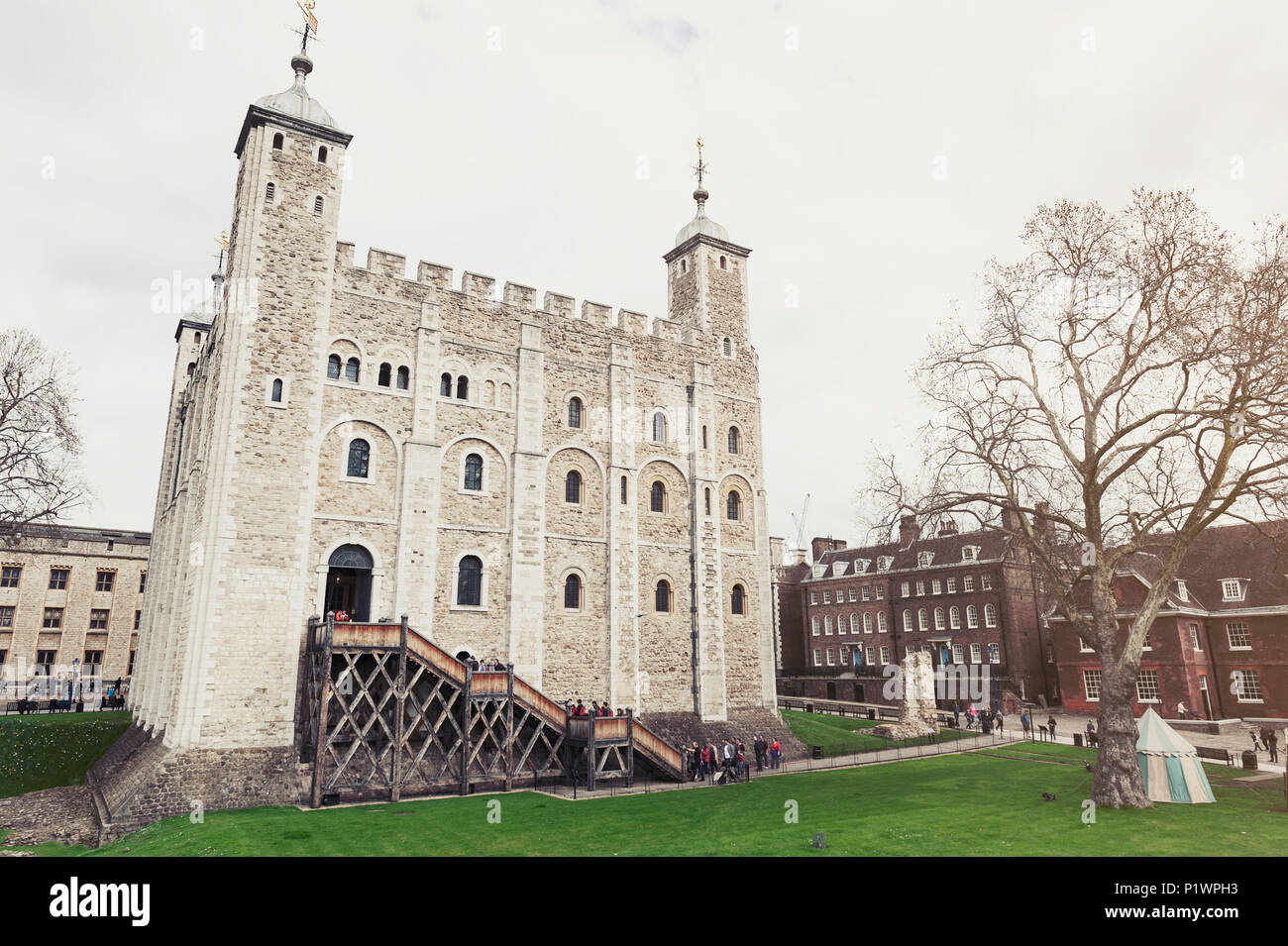 White Tower, l'edificio principale della Torre di Londra, alloggiamento St Johns Cappella e mostra della Royal Armory, London, England, Regno Unito Foto Stock
