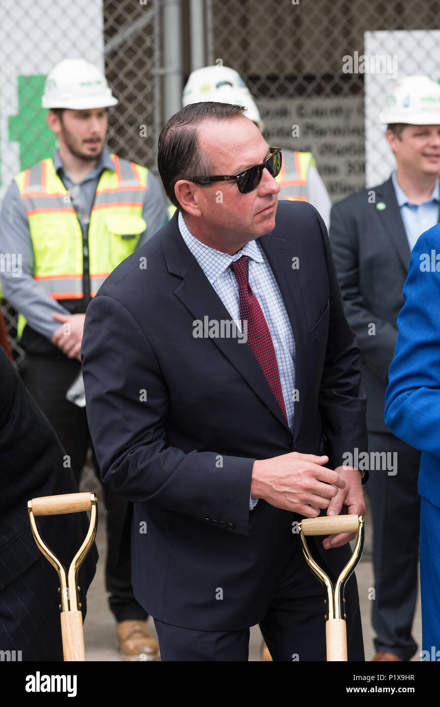 I partecipanti alla cerimonia rivoluzionaria per la riqualificazione di Cook County Hospital Foto Stock