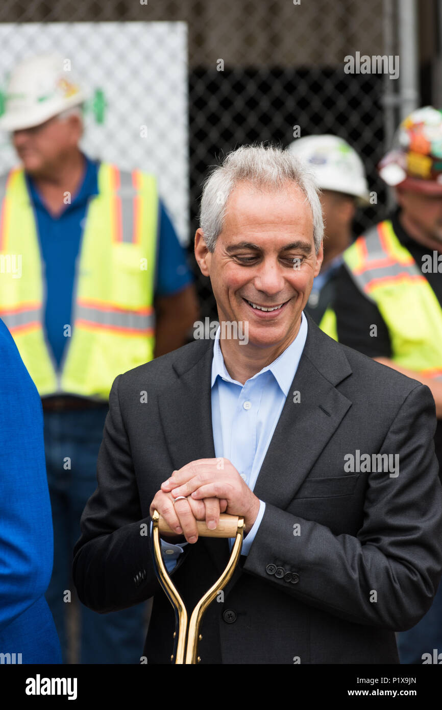 Sindaco Rahm Emanuel alla cerimonia rivoluzionaria per la riqualificazione di Cook County Hospital Foto Stock