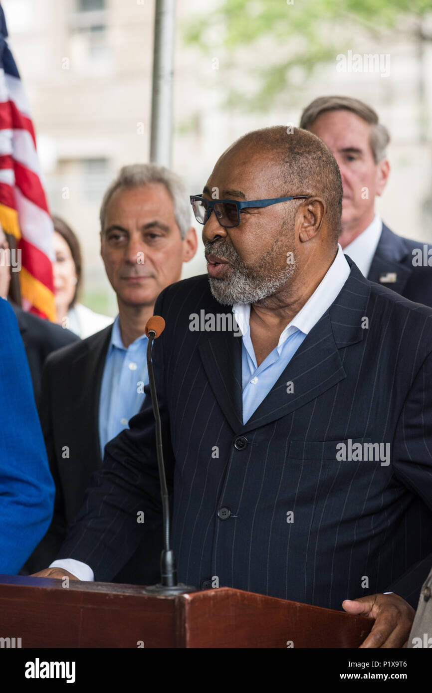 Relatore presso la cerimonia rivoluzionaria per la riqualificazione di Cook County Hospital Foto Stock