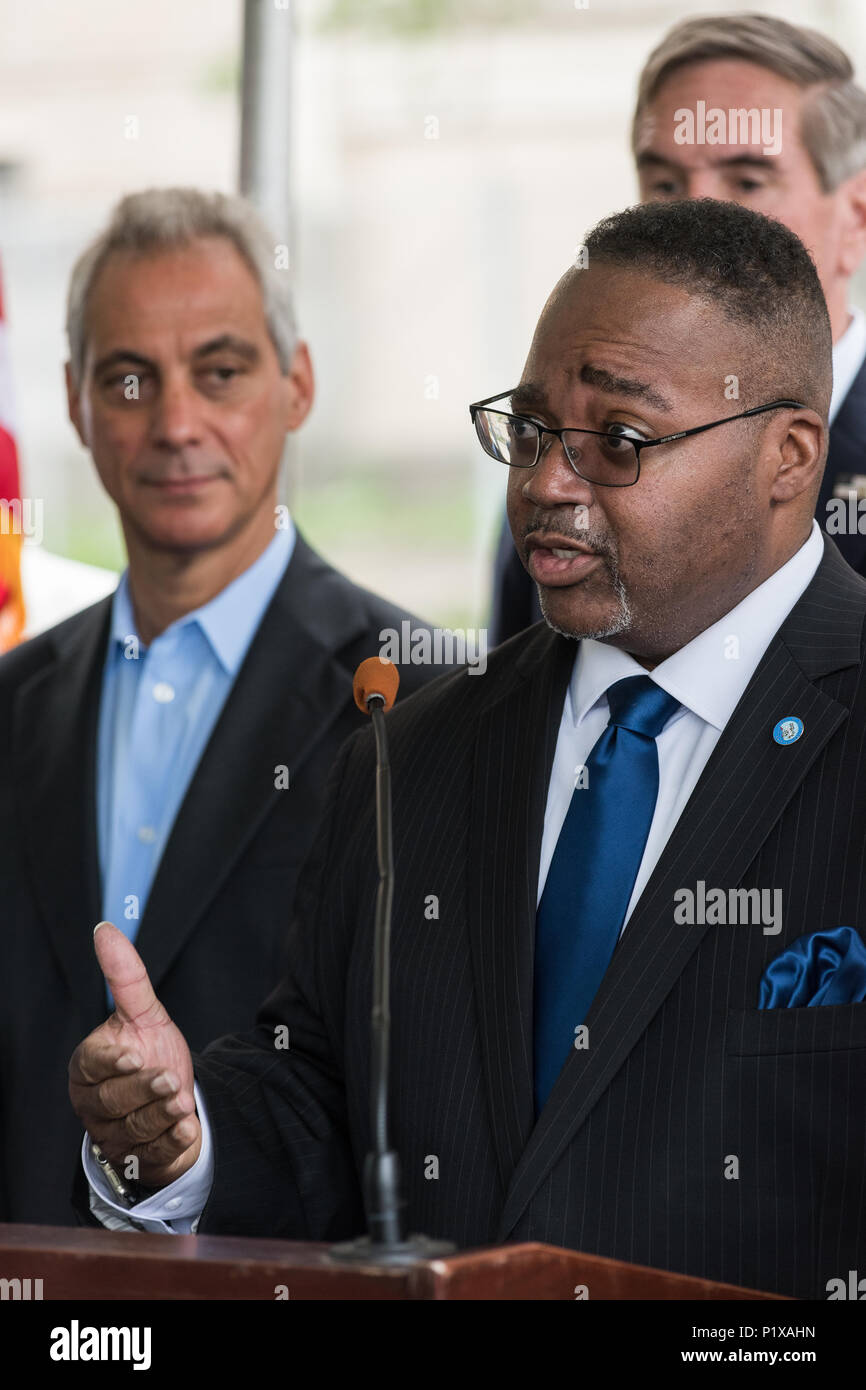 Relatore presso la cerimonia rivoluzionaria per la riqualificazione di Cook County Hospital Foto Stock
