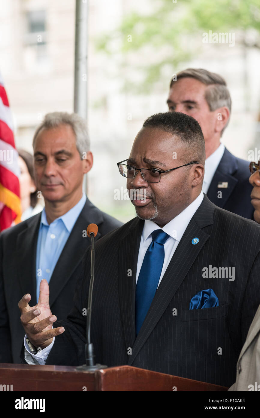 Relatore presso la cerimonia rivoluzionaria per la riqualificazione di Cook County Hospital Foto Stock