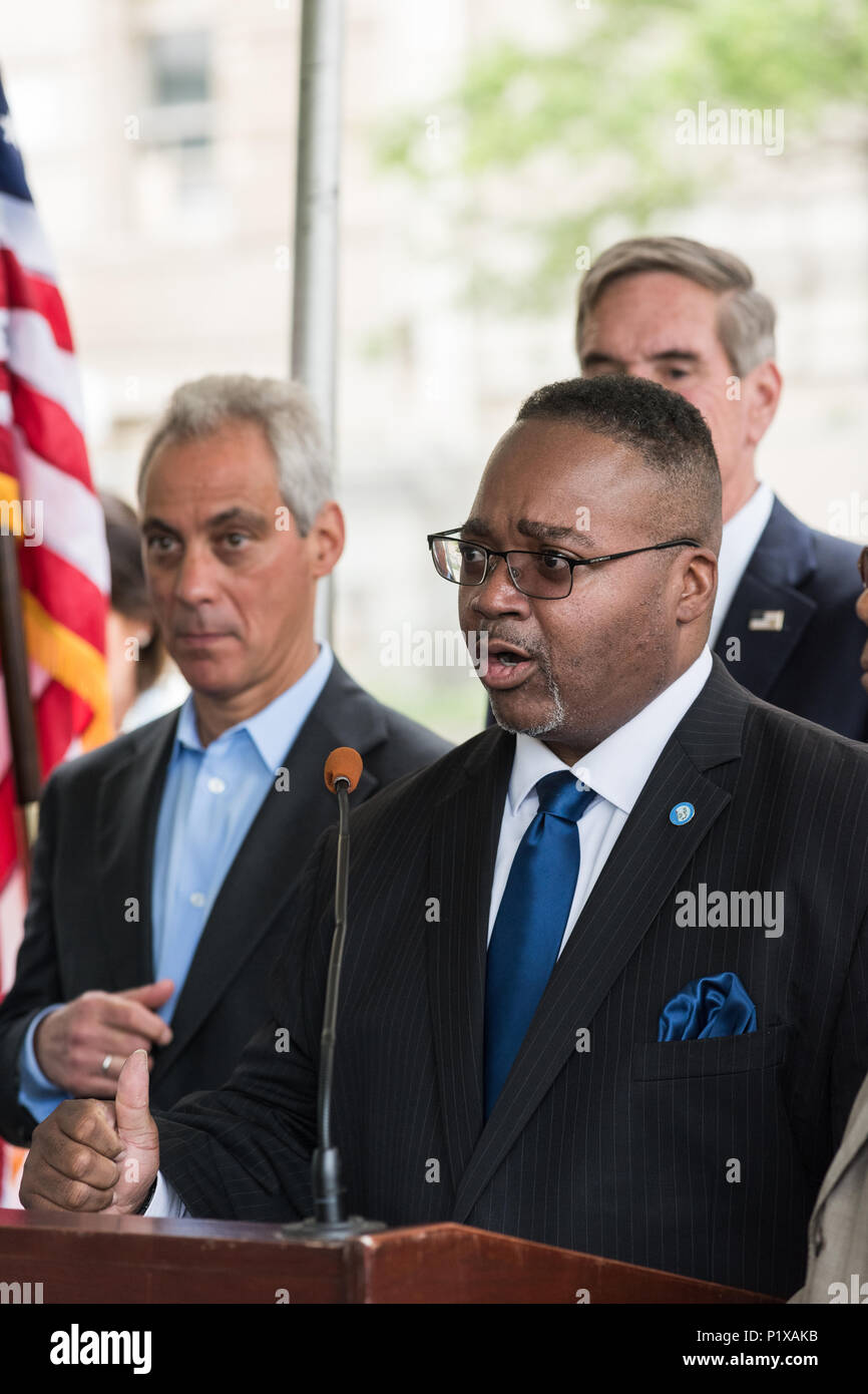 Relatore presso la cerimonia rivoluzionaria per la riqualificazione di Cook County Hospital Foto Stock