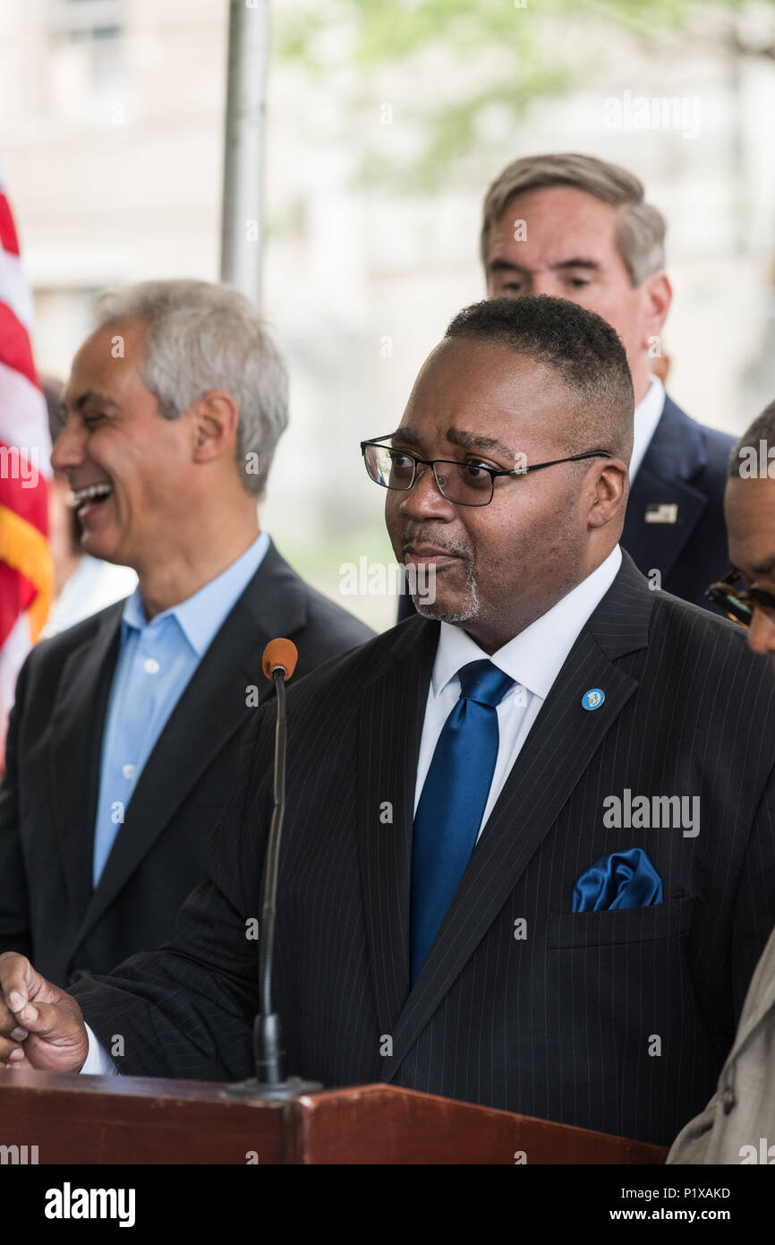Relatore presso la cerimonia rivoluzionaria per la riqualificazione di Cook County Hospital Foto Stock