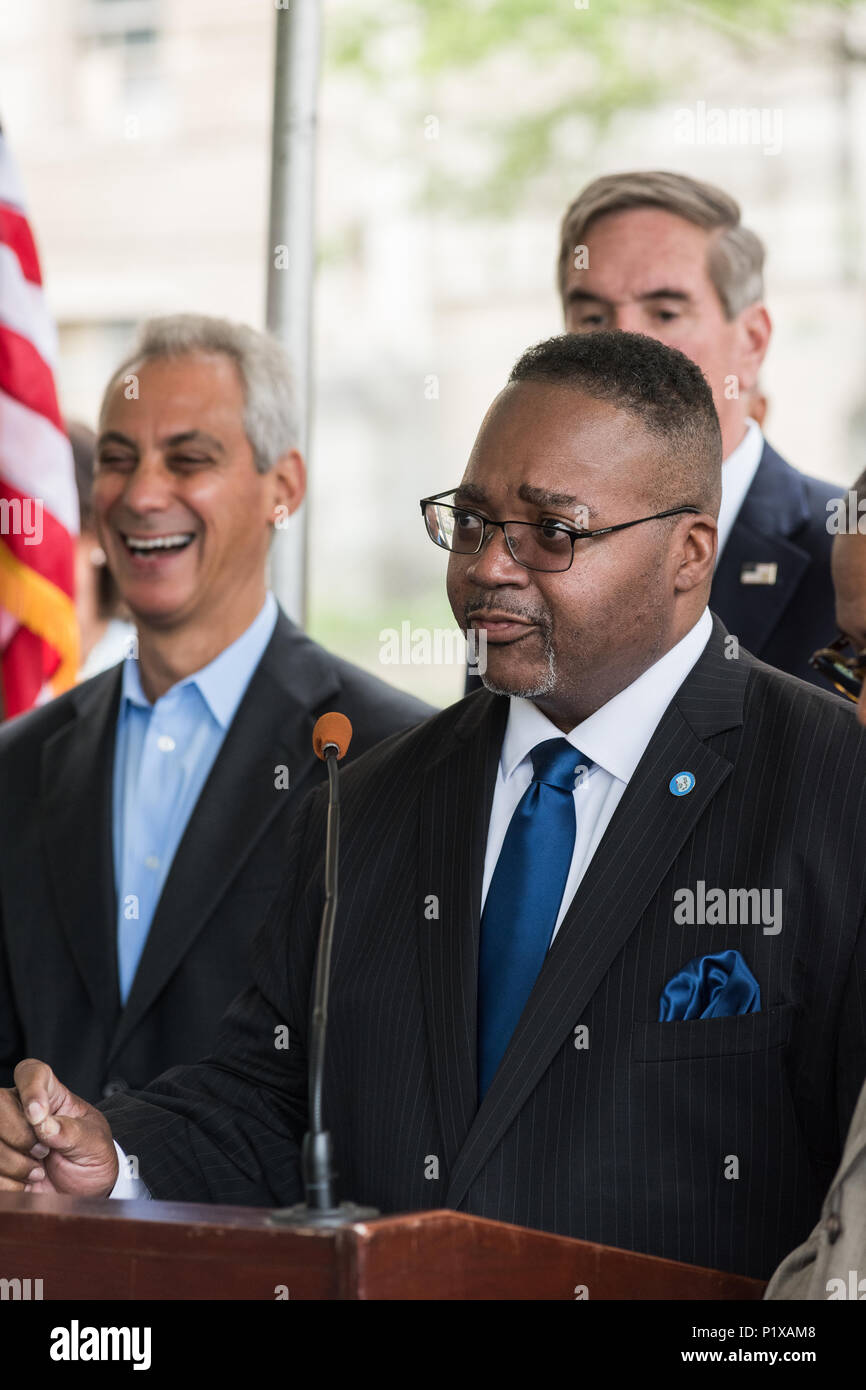Relatore presso la cerimonia rivoluzionaria per la riqualificazione di Cook County Hospital Foto Stock