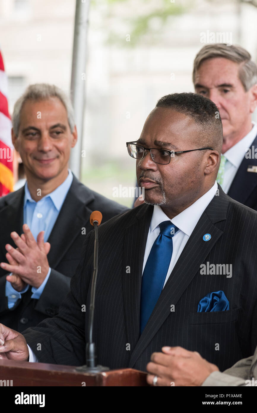 Relatore presso la cerimonia rivoluzionaria per la riqualificazione di Cook County Hospital Foto Stock