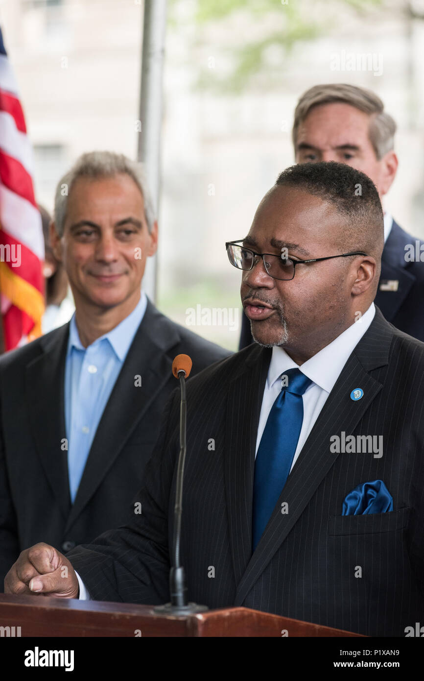 Relatore presso la cerimonia rivoluzionaria per la riqualificazione di Cook County Hospital Foto Stock