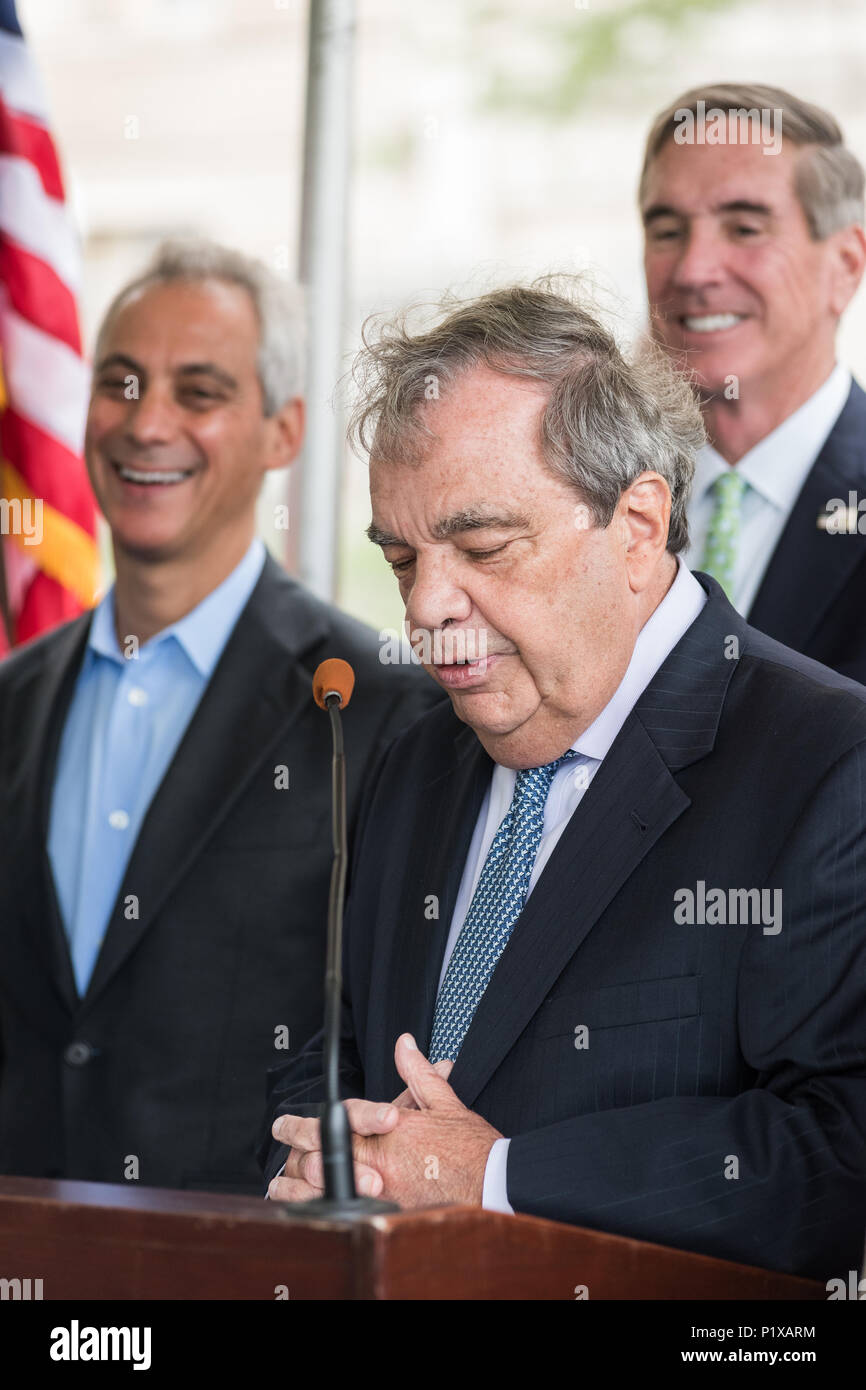 Relatore presso la cerimonia rivoluzionaria per la riqualificazione di Cook County Hospital Foto Stock