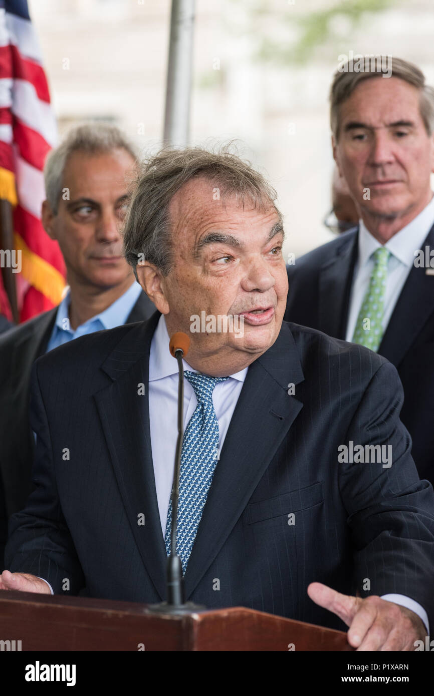 Relatore presso la cerimonia rivoluzionaria per la riqualificazione di Cook County Hospital Foto Stock