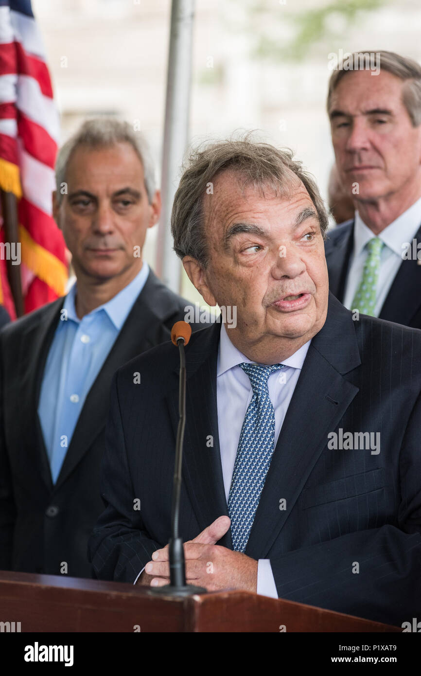 Relatore presso la cerimonia rivoluzionaria per la riqualificazione di Cook County Hospital Foto Stock