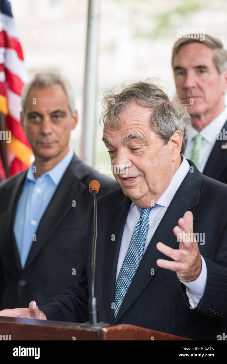 Relatore presso la cerimonia rivoluzionaria per la riqualificazione di Cook County Hospital Foto Stock