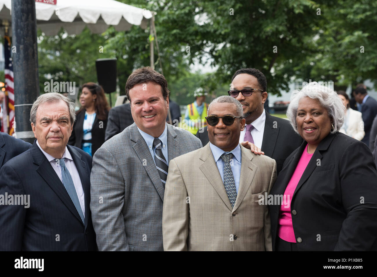 I partecipanti alla cerimonia rivoluzionaria per la riqualificazione di Cook County Hospital Foto Stock