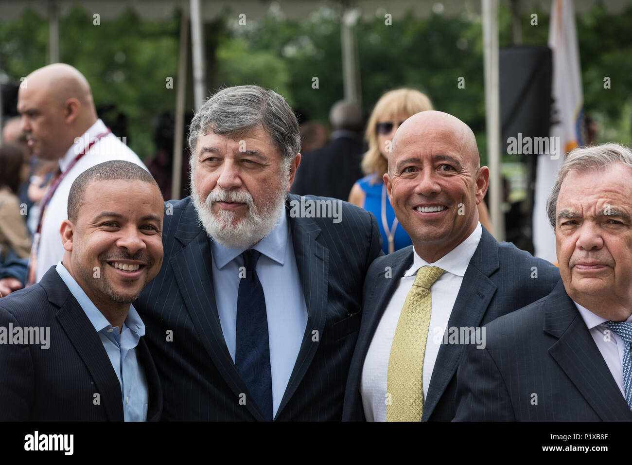 I partecipanti alla cerimonia rivoluzionaria per la riqualificazione di Cook County Hospital Foto Stock