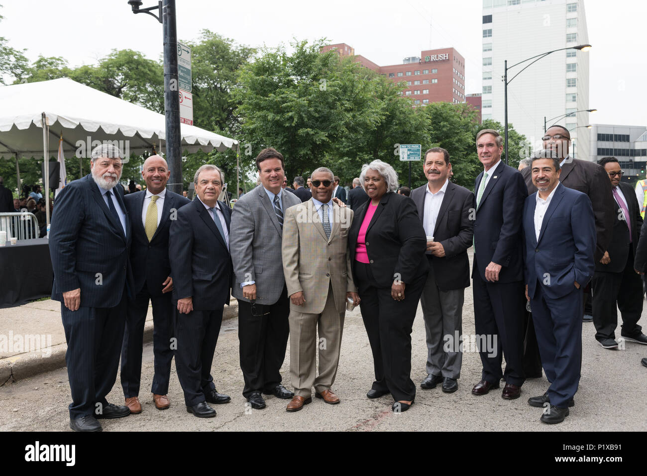 I partecipanti alla cerimonia rivoluzionaria per la riqualificazione di Cook County Hospital Foto Stock