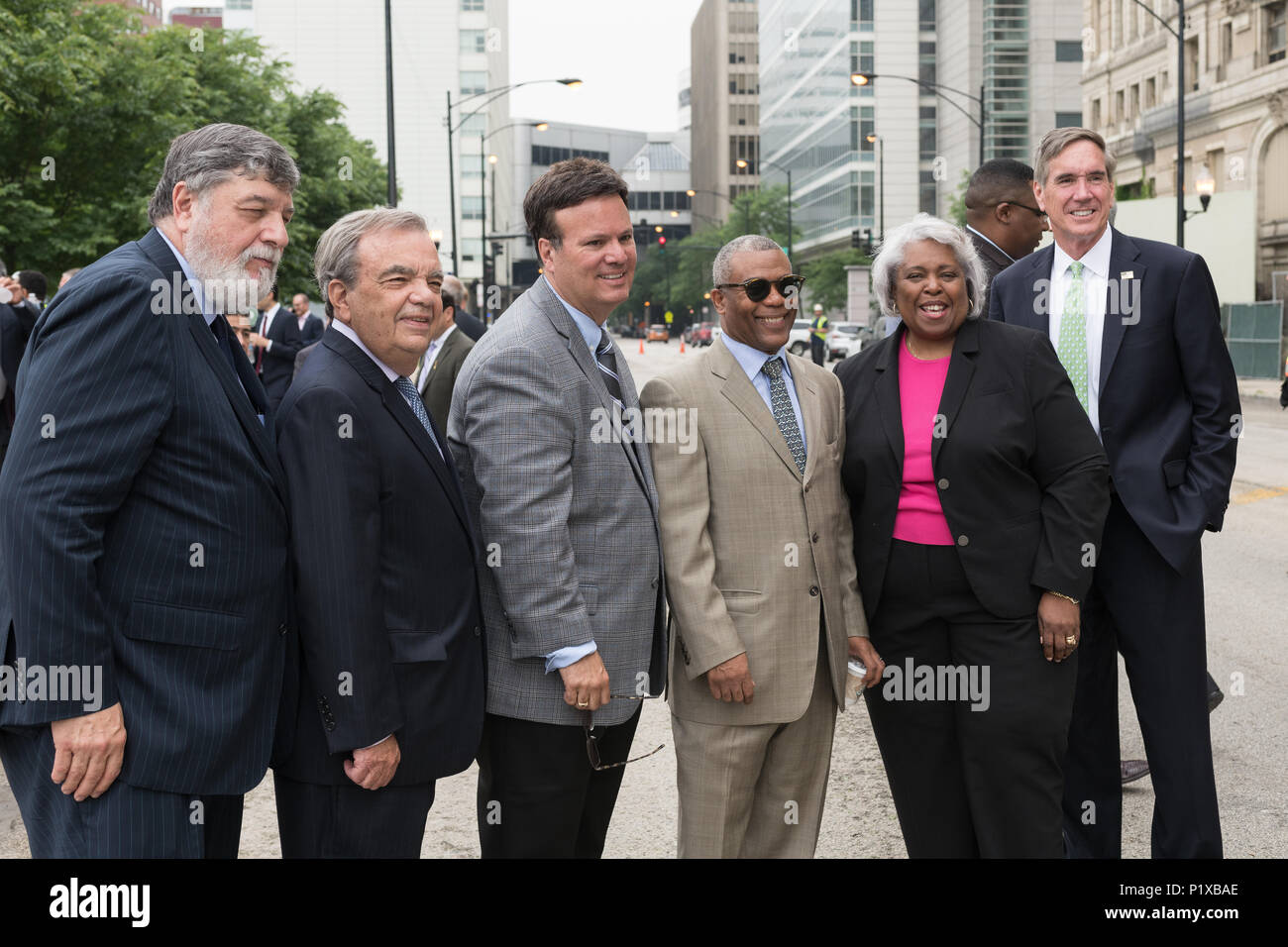 I partecipanti alla cerimonia rivoluzionaria per la riqualificazione di Cook County Hospital Foto Stock