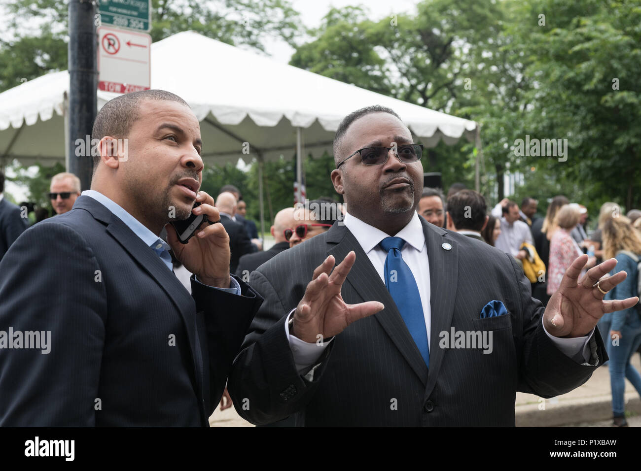 I partecipanti alla cerimonia rivoluzionaria per la riqualificazione di Cook County Hospital Foto Stock