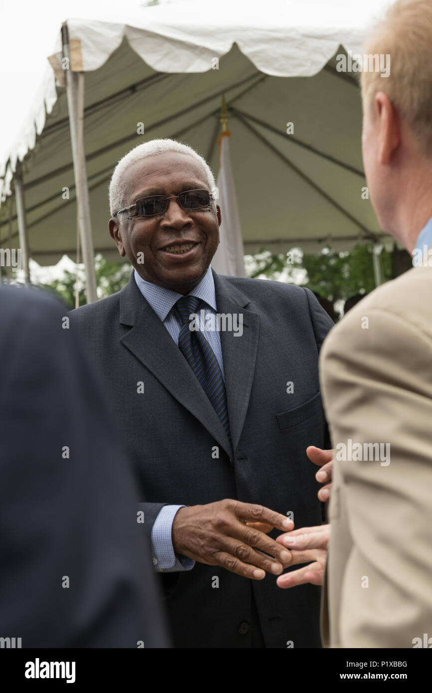 I partecipanti alla cerimonia rivoluzionaria per la riqualificazione di Cook County Hospital Foto Stock