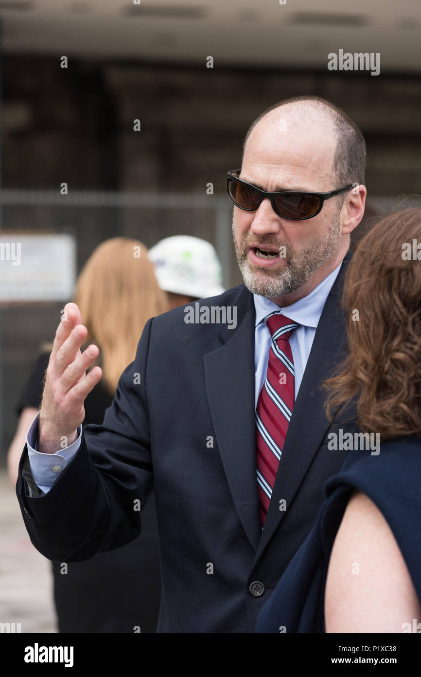 I partecipanti alla cerimonia rivoluzionaria per la riqualificazione di Cook County Hospital Foto Stock