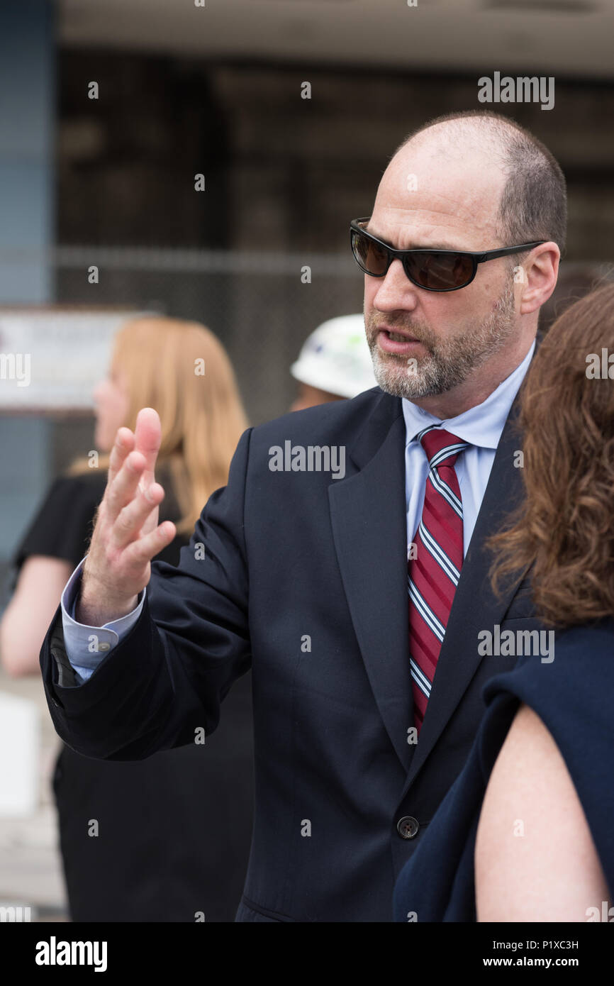 I partecipanti alla cerimonia rivoluzionaria per la riqualificazione di Cook County Hospital Foto Stock