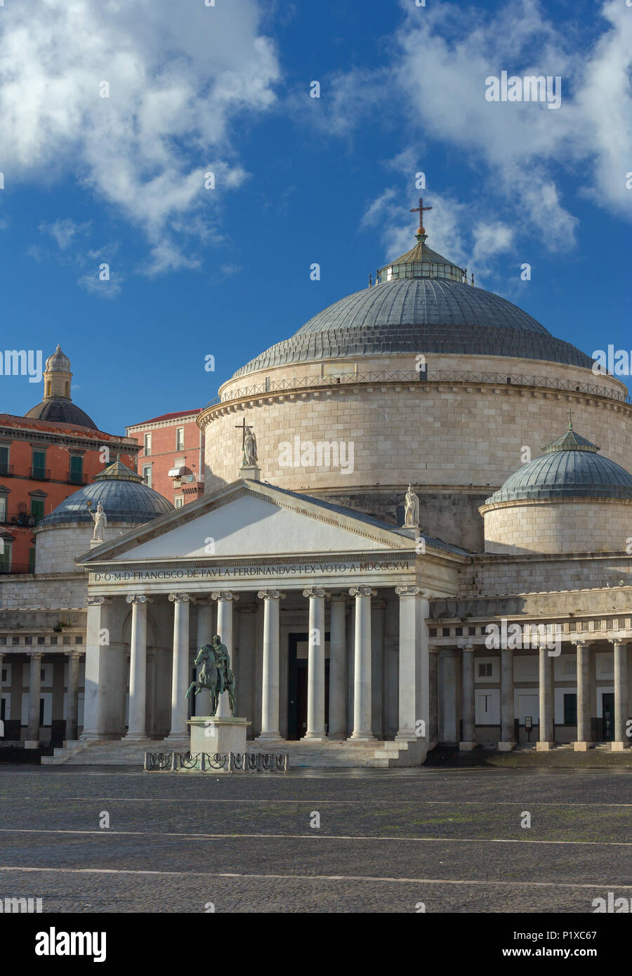 Chiesa di San Francesco di Paola in Piazza del Plebiscito ( Piazza del Plebiscito ) a Napoli, Italia Foto Stock