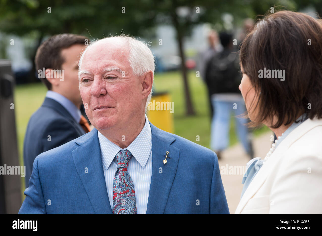 I partecipanti alla cerimonia rivoluzionaria per la riqualificazione di Cook County Hospital Foto Stock