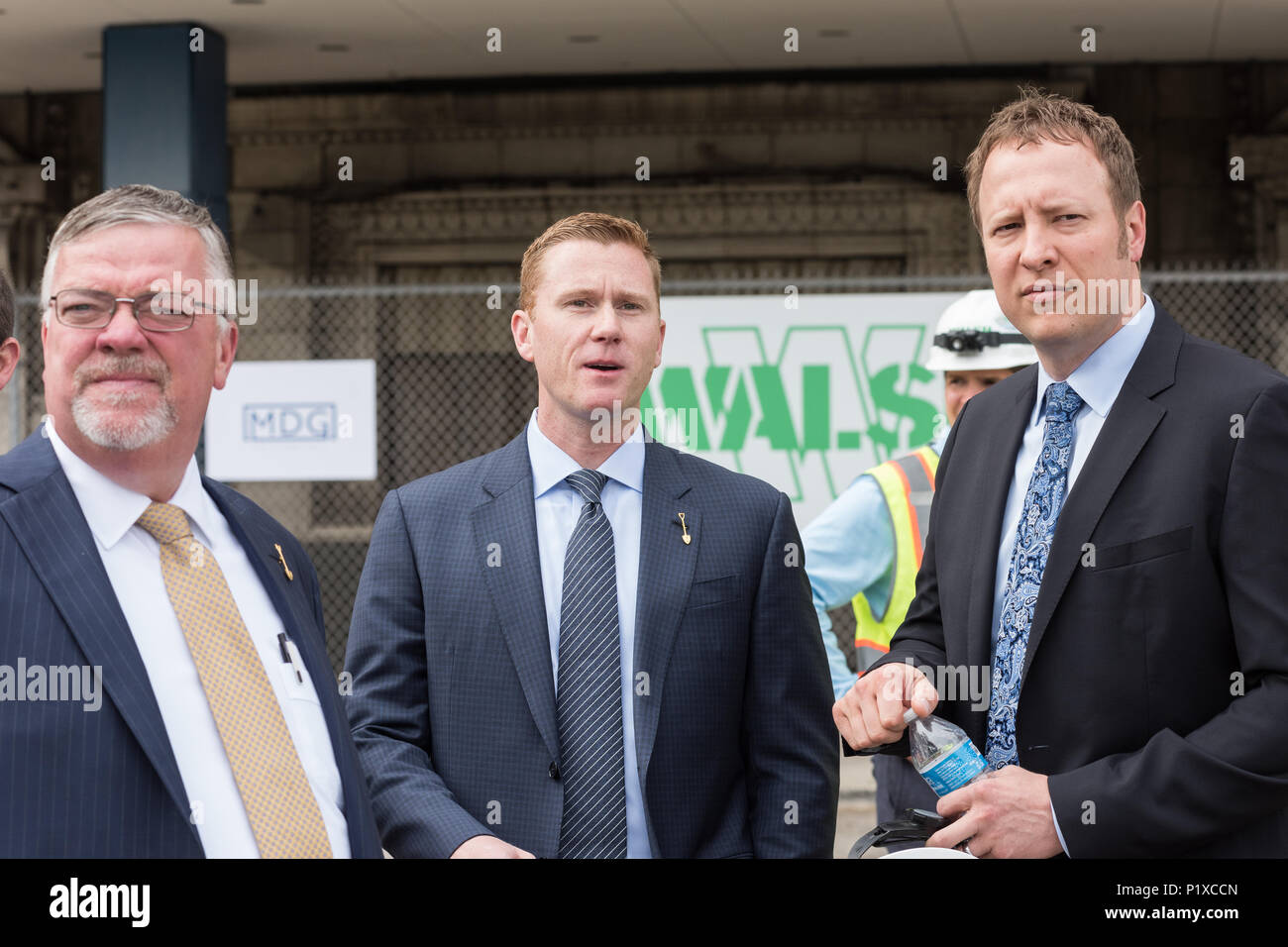 I partecipanti alla cerimonia rivoluzionaria per la riqualificazione di Cook County Hospital Foto Stock