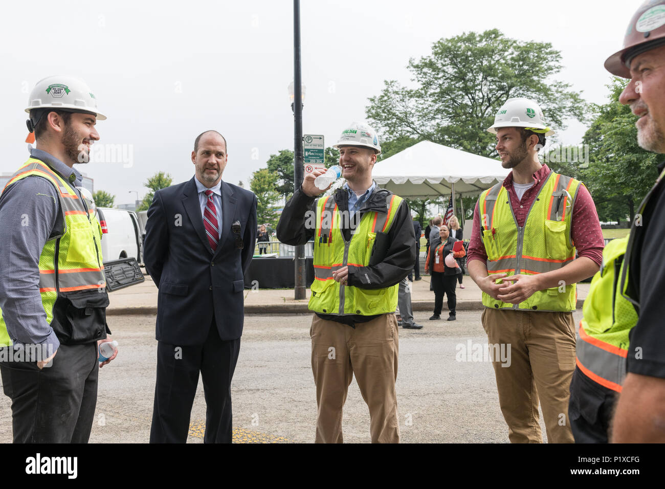 I partecipanti alla cerimonia rivoluzionaria per la riqualificazione di Cook County Hospital Foto Stock
