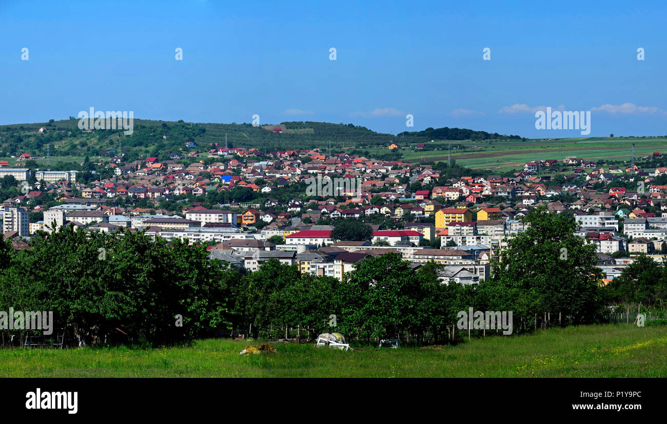 Vista panoramica verso il quartiere Traian di Zalău città, come visto da est Foto Stock