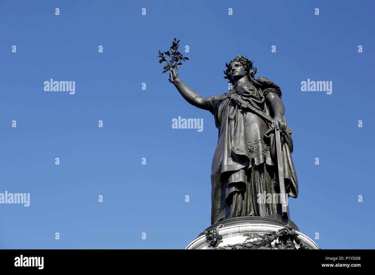Parigi. Luogo della repubblica. Monumento con la repubblica. Foto Stock