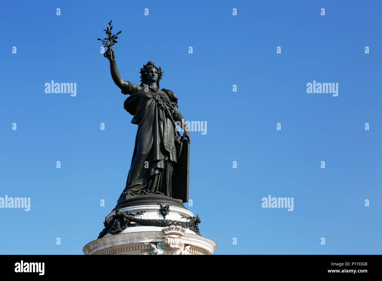 Parigi. Luogo della repubblica. Monumento con la repubblica. Foto Stock